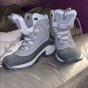 COLUMBIA snow boots